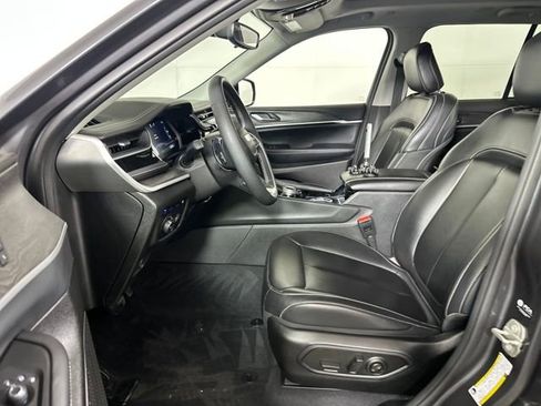 Used 2023 Jeep Grand Cherokee 4WD 4xe image 11