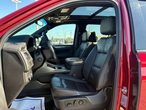 Used 2022 Chevrolet Suburban RST w/ Luxury Package AWD/4WD image 18