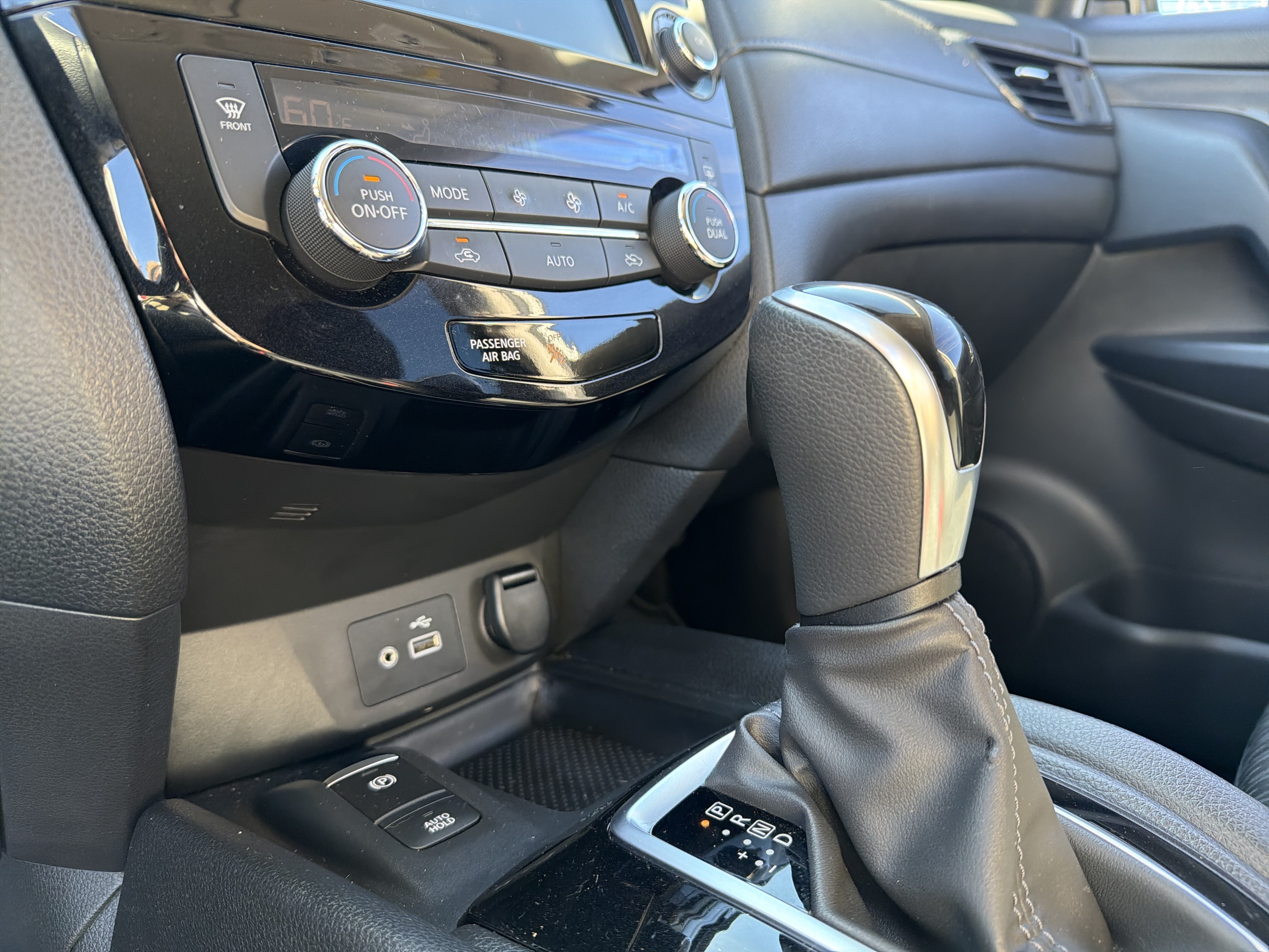 Used 2019 Nissan Rogue SV w/ Premium Package AWD/4WD image 27