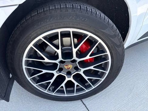 Used 2018 Porsche Macan AWD/4WD image 2