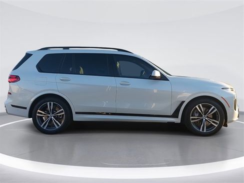 Used 2023 BMW X7 xDrive40i w/ Executive Package image 4