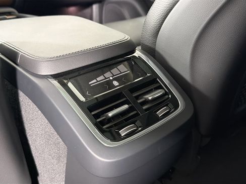 Certified 2023 Volvo XC90 B6 Core AWD/4WD image 25
