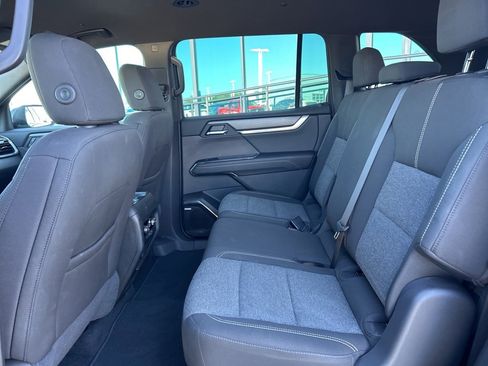 Used 2025 GMC Acadia Elevation image 12