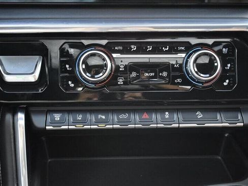 Used 2024 GMC Sierra 3500 Denali Ultimate image 19