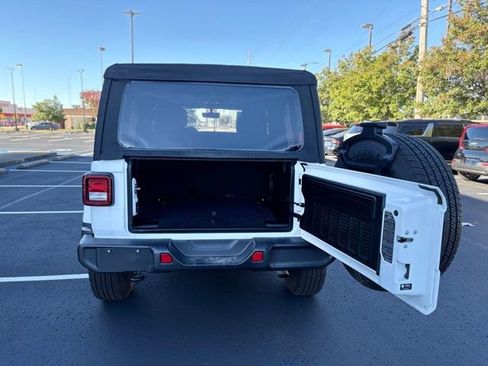 Used 2023 Jeep Wrangler Sahara image 34