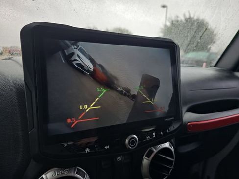 Used 2016 Jeep Wrangler Sahara w/ Connectivity Group image 21