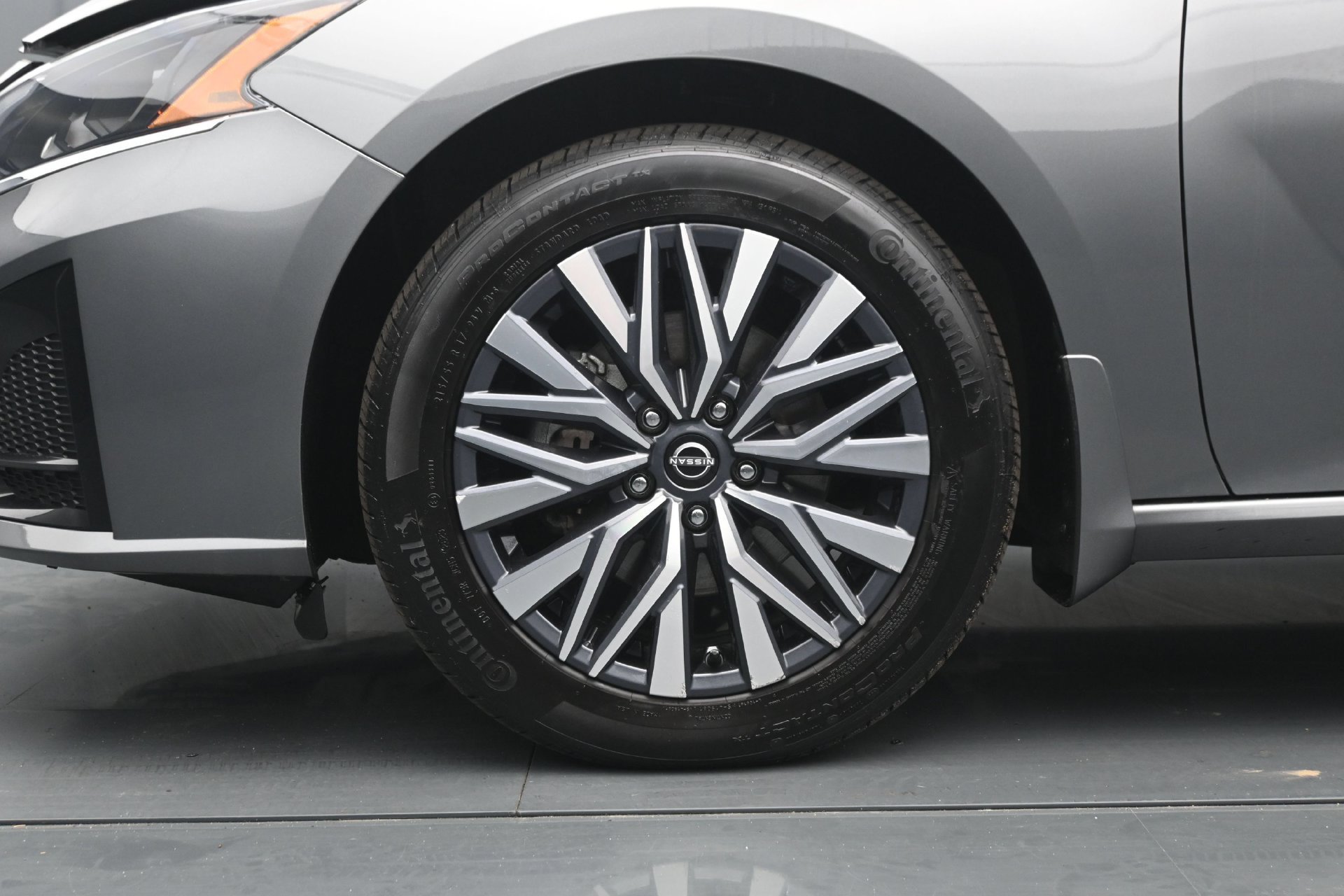 Used 2024 Nissan Altima 2.5 SV w/ SV Premium Package AWD/4WD image 24