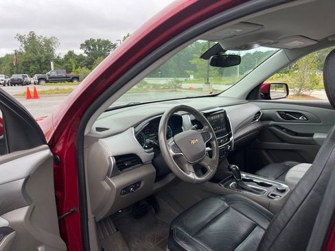 Used 2019 Chevrolet Traverse LT FWD image 31