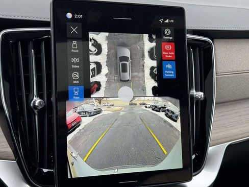 New 2026 Volvo XC90 T8 Plus w/ Protection Package Premier image 4