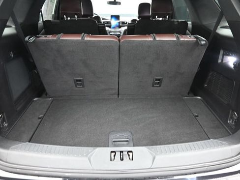 Used 2020 Ford Explorer Platinum w/ Premium Technology Package AWD/4WD image 12