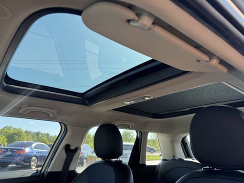 Used 2017 MINI Cooper 4-Door Hardtop image 16