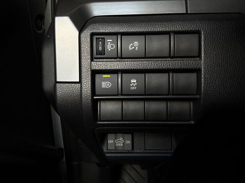 Used 2025 Toyota Tacoma SR5 AWD/4WD image 25