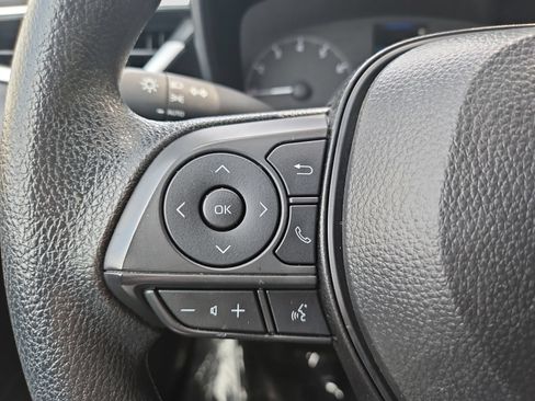 Used 2025 Toyota Corolla LE FWD image 30