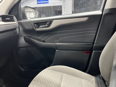Used 2022 Ford Escape SE w/ Cold Weather Package AWD/4WD image 18