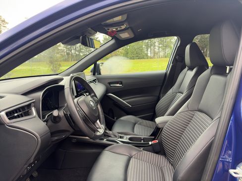 Used 2023 Toyota Corolla Cross XSE image 11