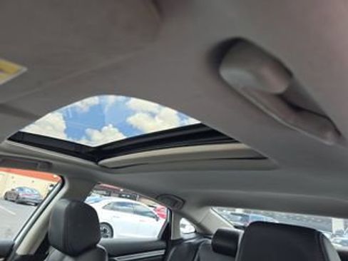 Used 2019 Honda Civic Touring image 13