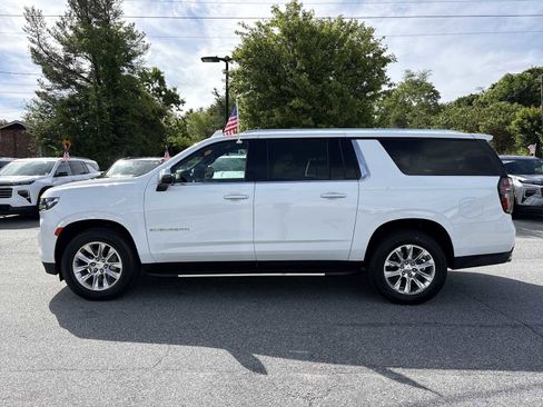 Used 2022 Chevrolet Suburban Premier AWD/4WD image 9