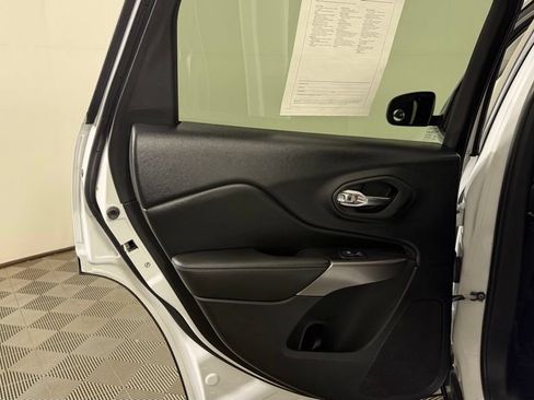 Used 2019 Jeep Cherokee Sport w/ Cold Weather Group AWD/4WD image 27