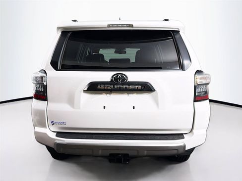 Used 2018 Toyota 4Runner TRD Off-Road Premium AWD/4WD image 10