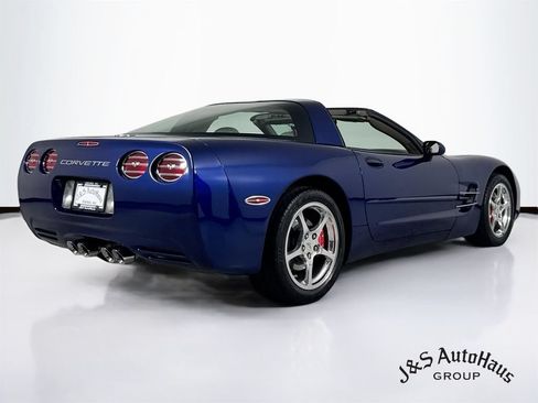 Used 2004 Chevrolet Corvette Coupe w/ Preferred Equipment Group RWD image 7