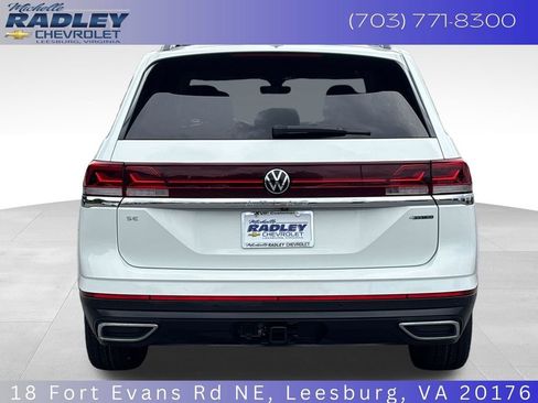 Used 2025 Volkswagen Atlas SE AWD/4WD image 4