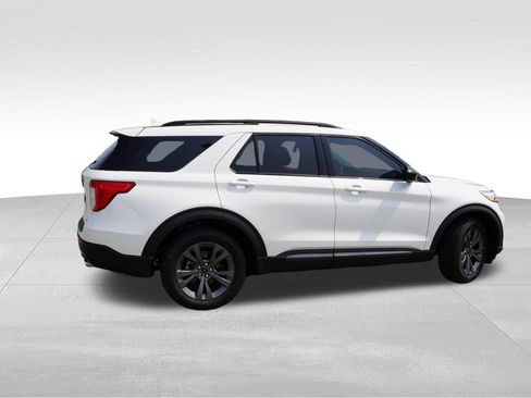 Certified 2024 Ford Explorer XLT w/ Equipment Group 202A AWD/4WD image 4