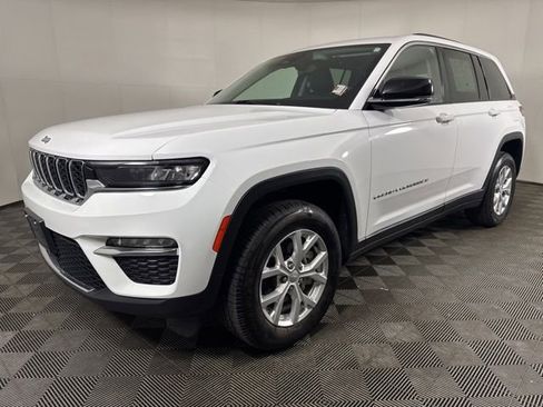 Used 2023 Jeep Grand Cherokee Limited w/ Trailer Tow Prep Group (B) AWD/4WD image 8