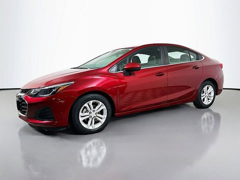 Used 2019 Chevrolet Cruze LT image 3