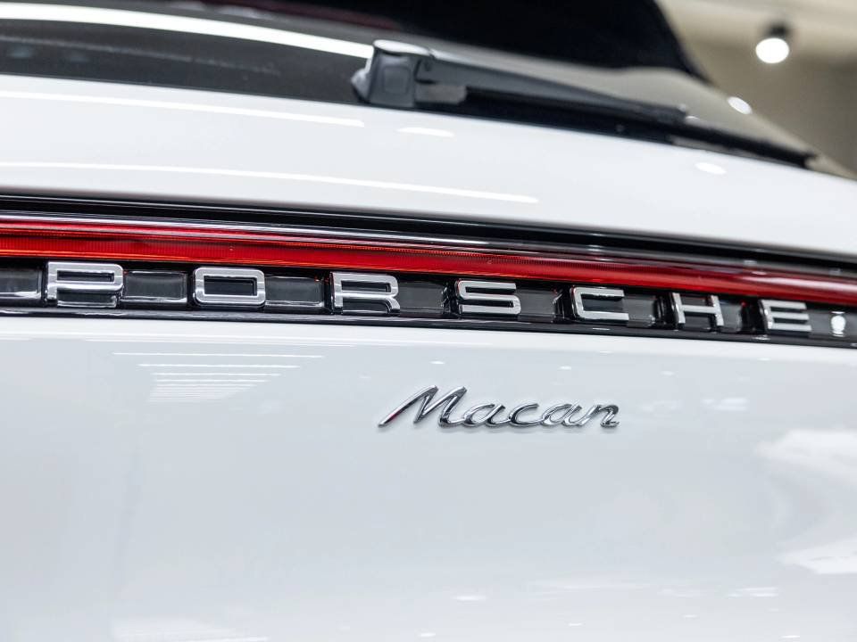 Certified 2026 Porsche Macan AWD/4WD image 22