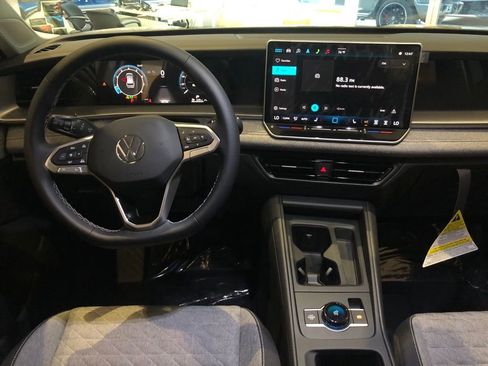 Used 2025 Volkswagen Tiguan S image 15