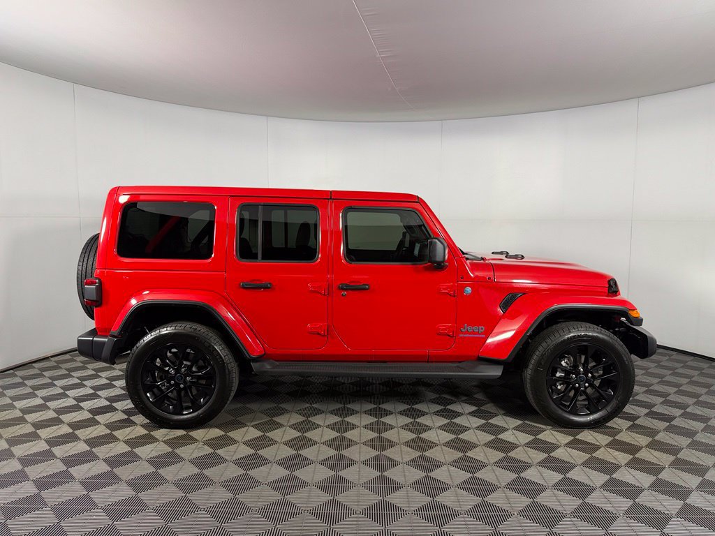 Used 2025 Jeep Wrangler Unlimited Sahara AWD/4WD image 4