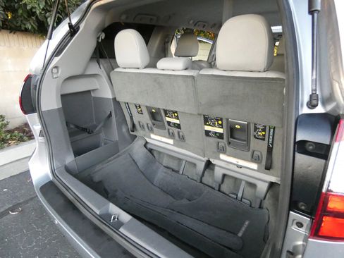 Used 2015 Toyota Sienna XLE image 47