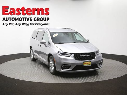 Used 2021 Chrysler Pacifica Touring-L FWD image 53
