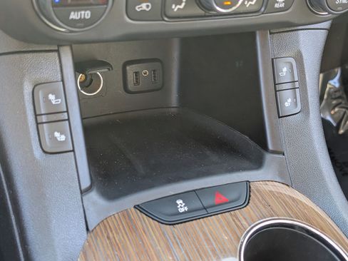 Used 2019 GMC Acadia SLE image 25