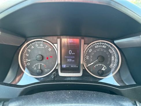 Used 2019 Toyota Tacoma SR5 AWD/4WD image 10