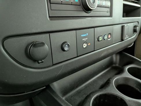 Used 2018 Chevrolet Express 2500 w/ Driver Convenience Package RWD image 5