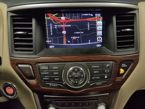 Used 2020 Nissan Pathfinder Platinum FWD image 25