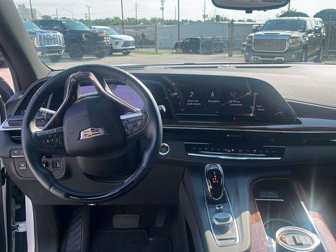 Used 2024 Cadillac Escalade ESV Premium Luxury w/ Performance Package AWD/4WD image 12