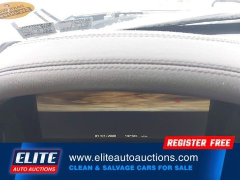 Used 2011 Land Rover Range Rover HSE image 13