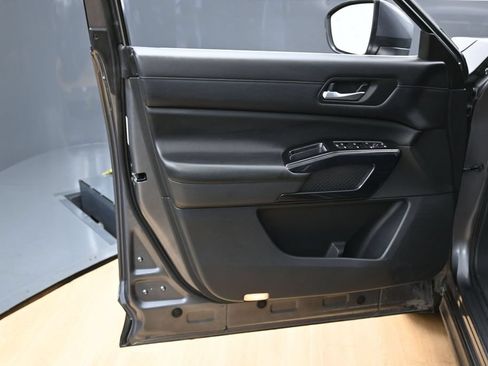 Used 2022 Nissan Pathfinder SV FWD image 14