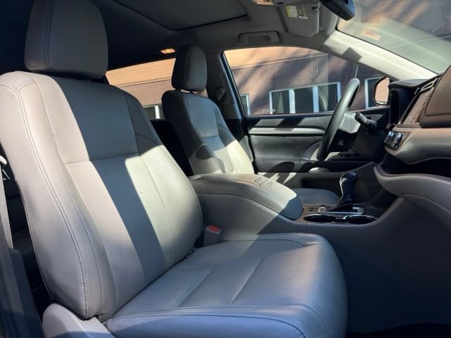 Used 2018 Toyota Highlander XLE AWD/4WD image 15