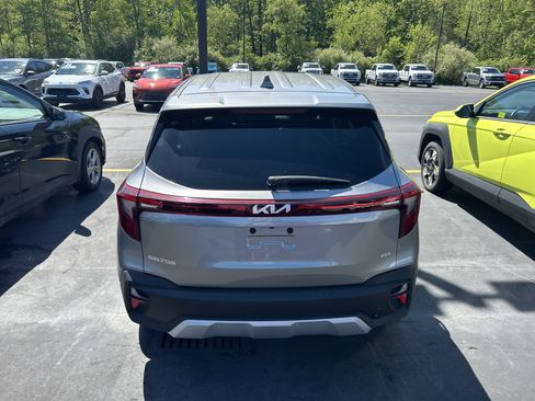 Used 2026 Kia Seltos LX AWD/4WD image 6