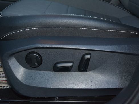 Used 2023 Volkswagen Taos SE w/ Black Wheel Package image 13