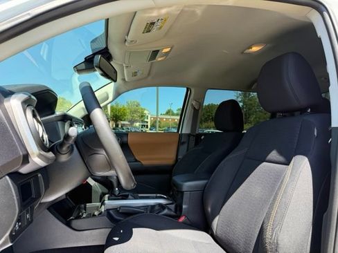 Used 2018 Toyota Tacoma SR5 RWD image 21