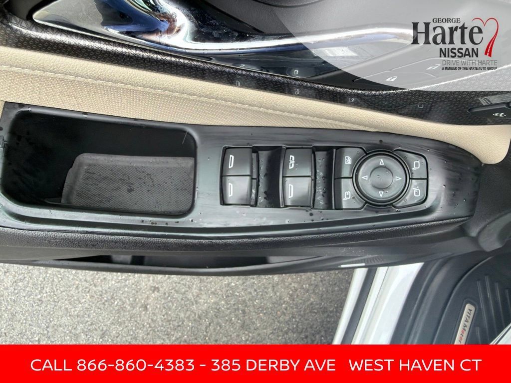 Used 2023 Chevrolet Traverse Premier AWD/4WD image 18