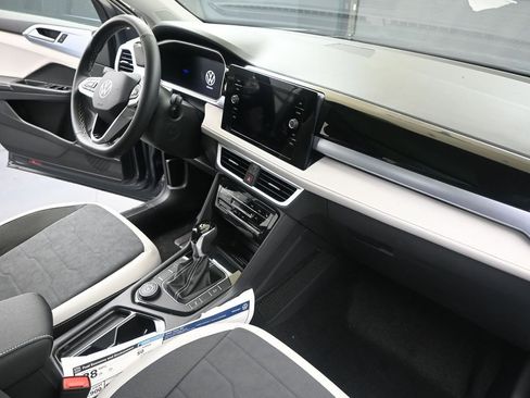 Used 2025 Volkswagen Taos SE w/ Panoramic Sunroof Package AWD/4WD image 13