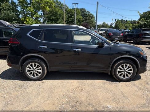 Used 2018 Nissan Rogue SV AWD/4WD image 2