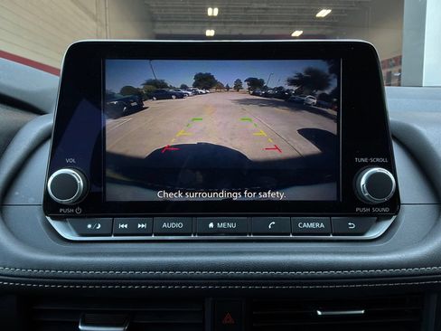 Used 2025 Nissan Rogue SV FWD image 33