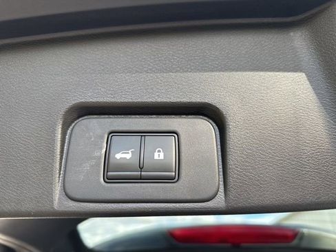 Used 2024 Nissan Rogue SV image 44