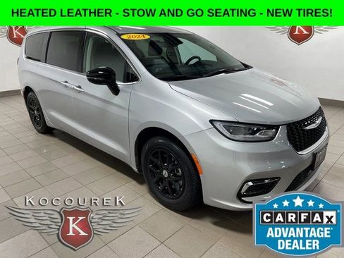 Used 2024 Chrysler Pacifica Touring-L FWD image 1